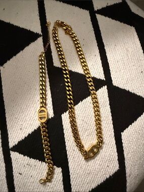 Gold Tone Curb Chain Necklace and Bracelet Set